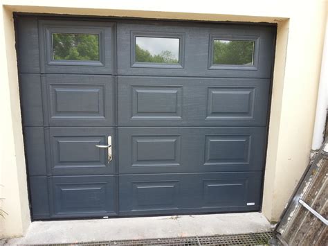 porte de garage sectionnelle avec portillon et hublot|Fabricant porte de garage sectionnelle sur mesure, .